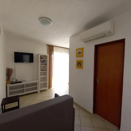 Lovorka Appartamento Rab Town