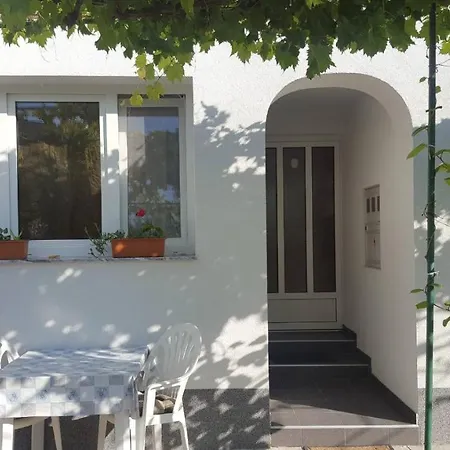 Lovorka Apartman