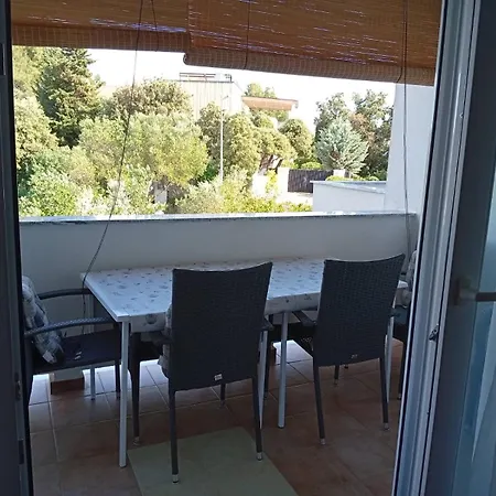 شقة Lovorka