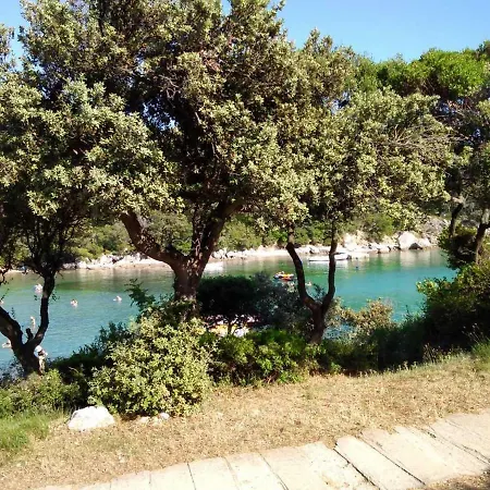 Lovorka Apartman *
